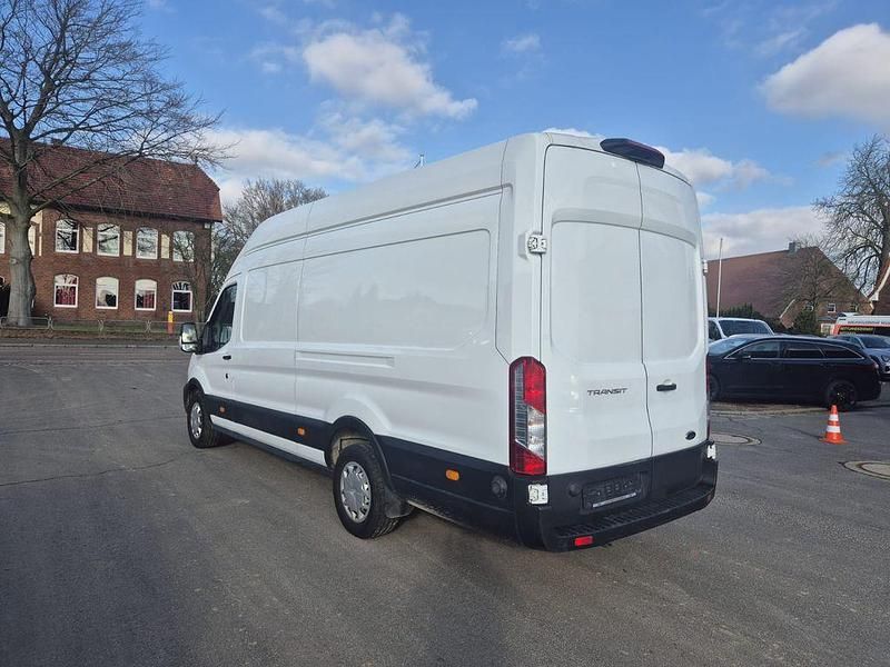 Gebraucht Ford Transit Trend 131 PS (96 kW) 2022 Weiß Limousine