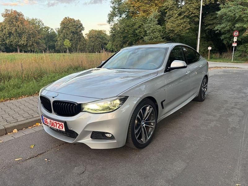 Silber Gebraucht 2017 BMW 330 M Sport Limousine | 20.800 € (Guter Preis) - Bild 1/4