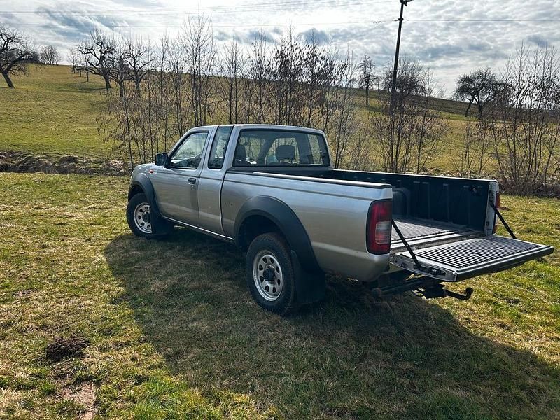 Gebraucht Nissan PickUp 133 PS (97 kW) 2011 Silber Pickup