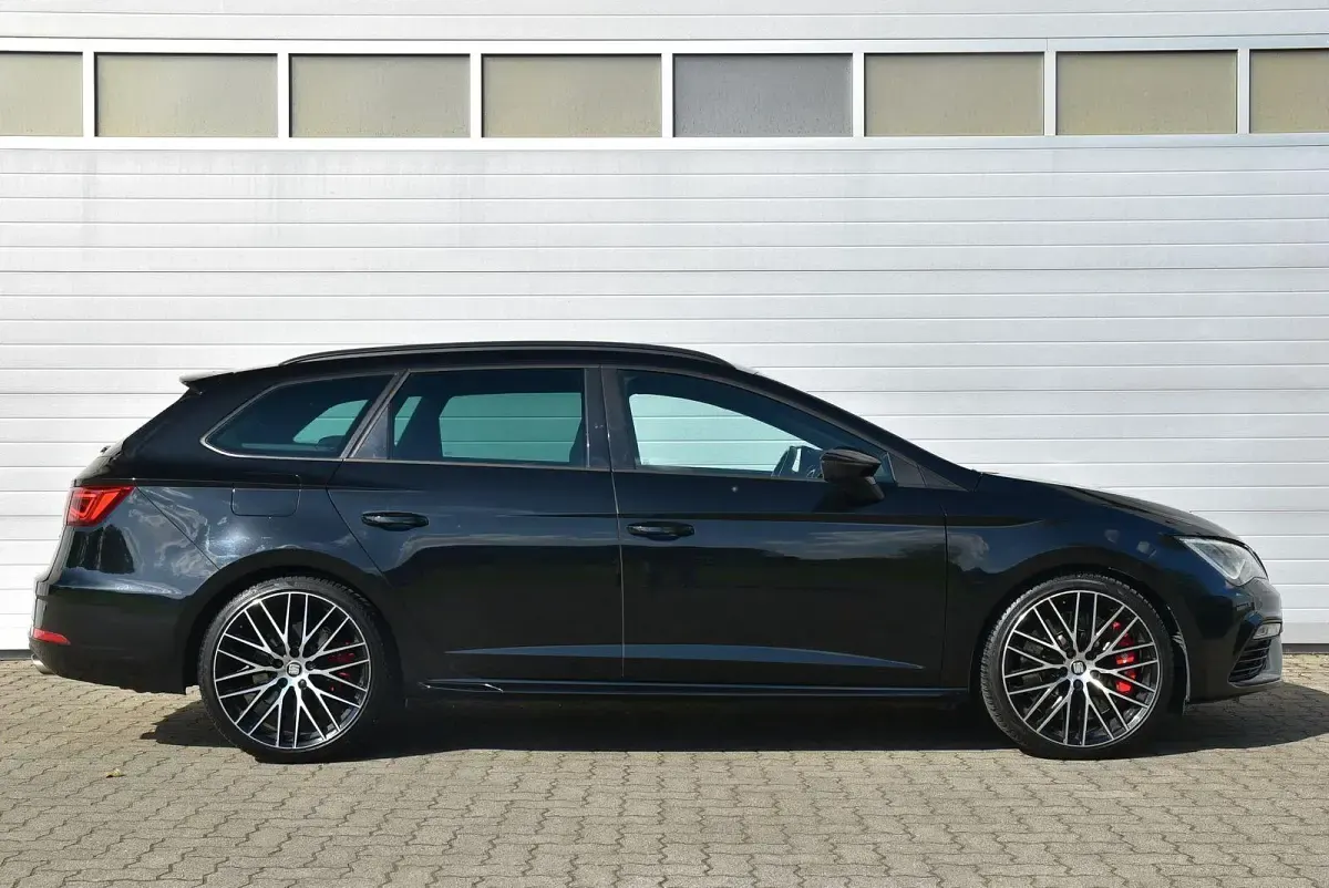 Używany Seat Leon 4Drive 300 KM (220 kW) 2017 Czarny Kombi