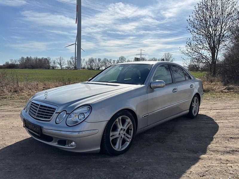Gebraucht Mercedes E220 Elegance 150 PS (110 kW) 2002 Silber Limousine