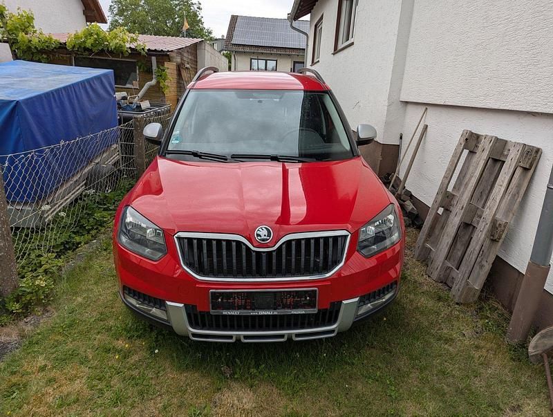 Rot Gebraucht 2015 Skoda Yeti SUV | 11.700 € (Fairer Preis) - Bild 1/4