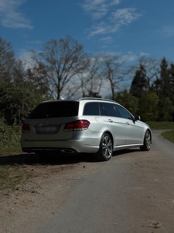 Gebraucht Mercedes E250 204 PS (150 kW) 2015 Silber Kombi