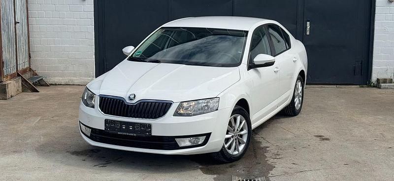 Weiß Gebraucht 2013 Skoda Octavia Ambition Limousine | 5.499 € (Fairer Preis) - Bild 1/4