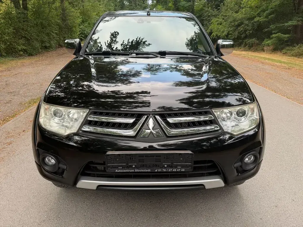 Gebraucht Mitsubishi L200 Intense 178 PS (130 kW) 2014 Schwarz Pickup