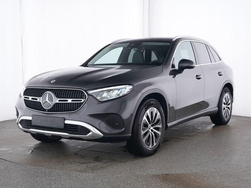 Metalliclack graphitgrau Gebraucht 2024 Mercedes GLC200 Advanced SUV | 47.310 € (Superpreis) - Bild 1/4