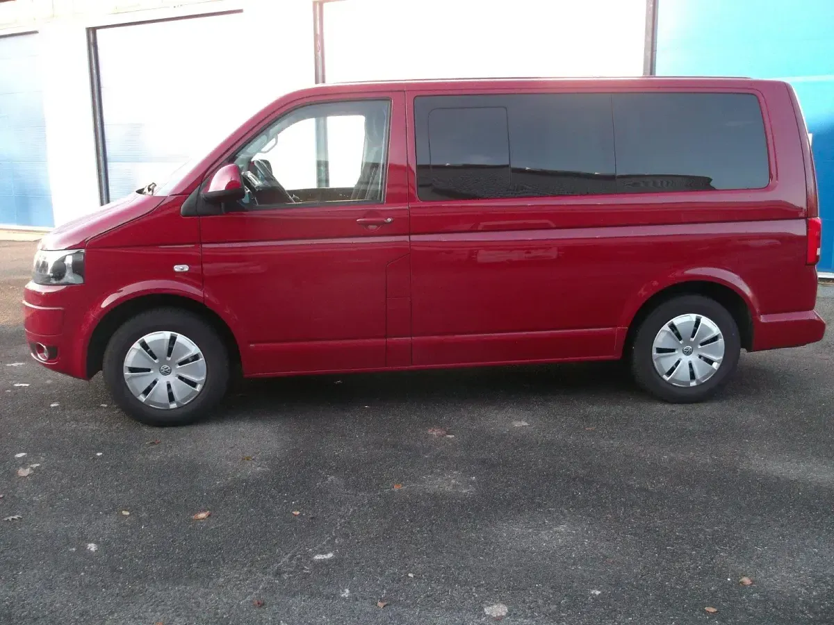 Gebraucht VW Multivan 114 PS (83 kW) 2015 Rot Van / Kleinbus