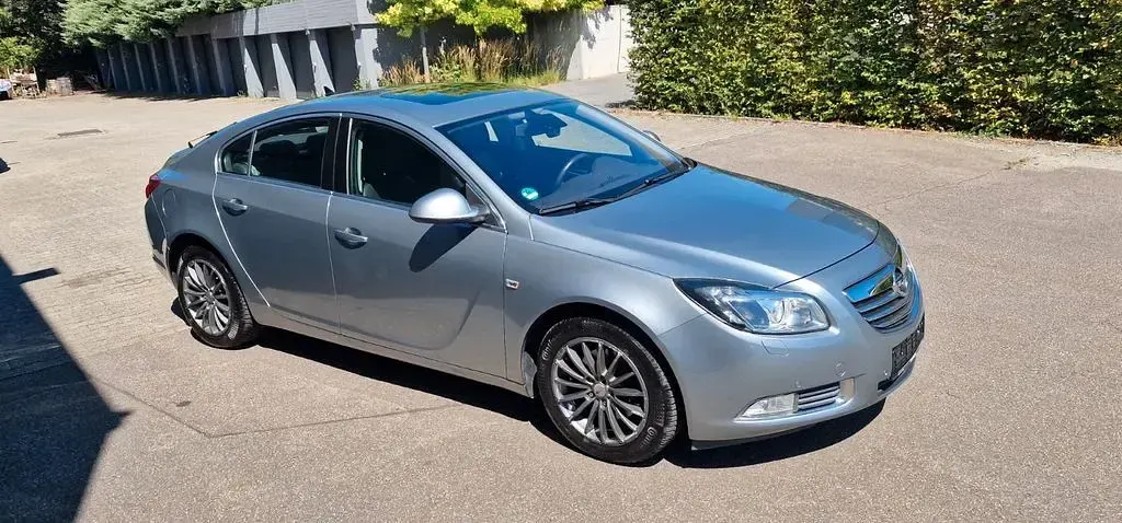 Gebraucht Opel Insignia Sport 220 PS (161 kW) 2010 Silber Limousine