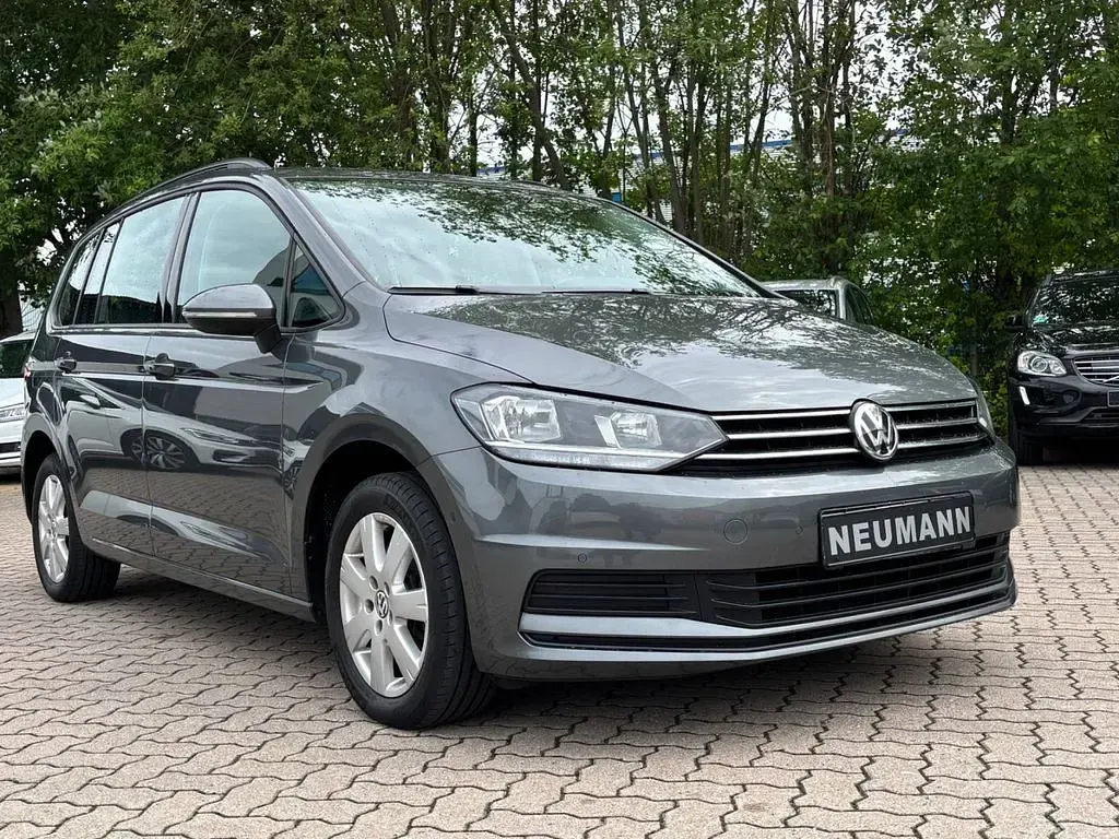Gebraucht VW Touran Comfortline 150 PS (110 kW) 2019 Grau Van / Kleinbus