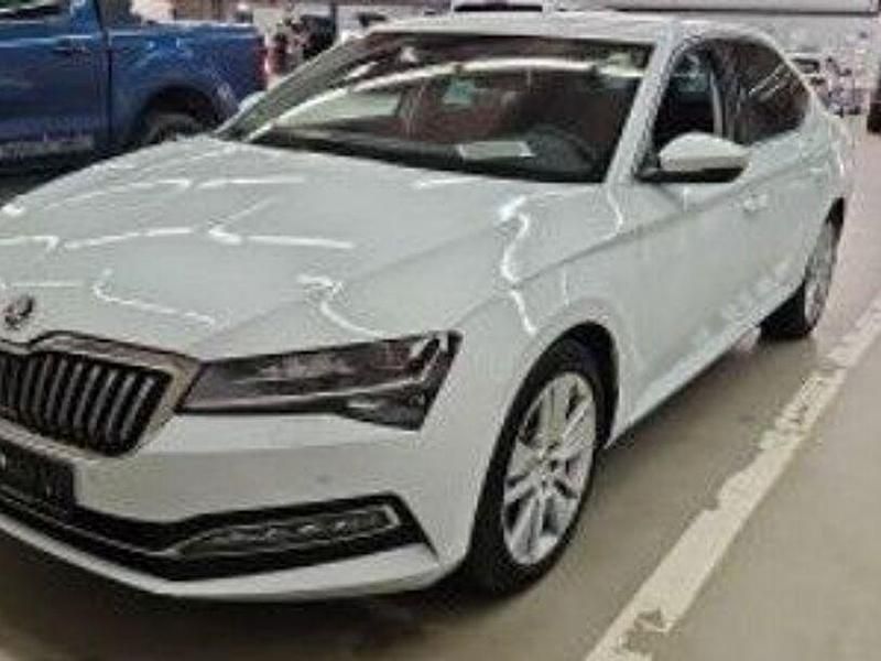 Weiß Gebraucht 2020 Skoda Superb Style Limousine | 23.999 € (Fairer Preis) - Bild 1/4