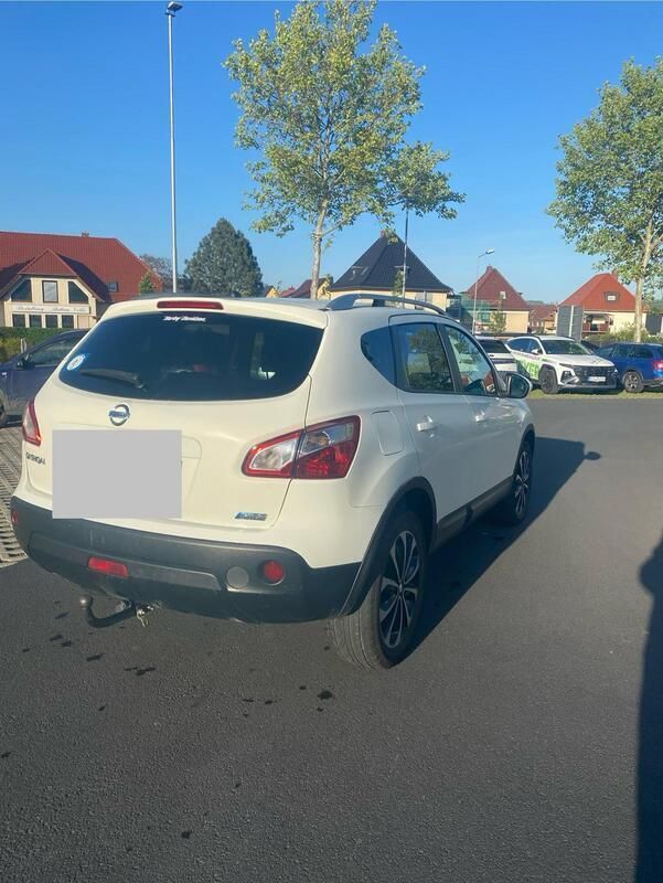 Weiß Gebraucht 2012 Nissan Qashqai SUV | 4.999 € (Superpreis) - Bild 1/4