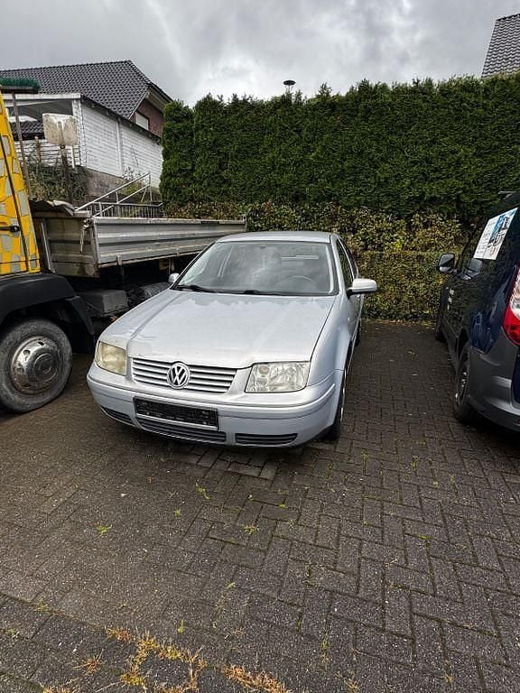 Silber Gebraucht 2000 VW Bora Comfortline Limousine | 1.800 € (Guter Preis) - Bild 1/4