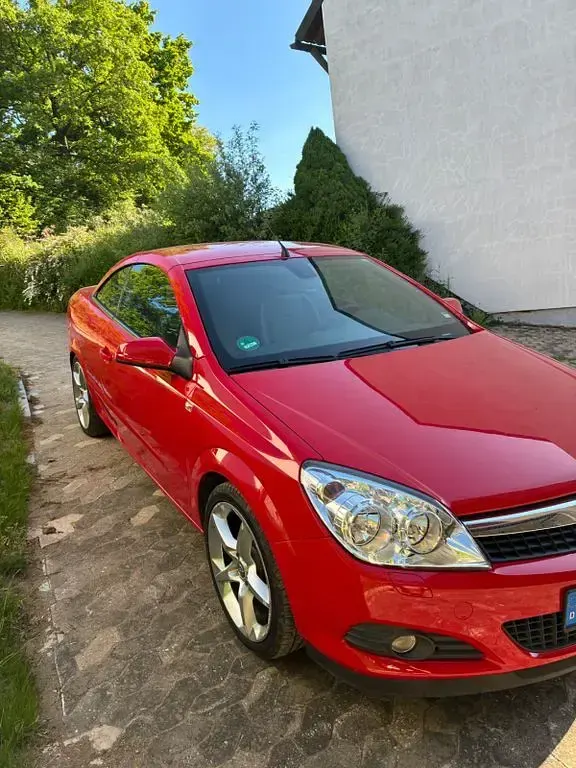 Gebraucht Opel Astra Edition 140 PS (102 kW) 2008 Rot Cabrio