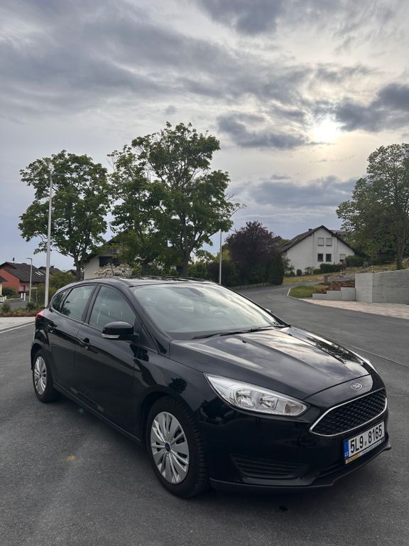 Schwarz Gebraucht 2017 Ford Focus Limousine | 7.000 € (Fairer Preis) - Bild 1/4
