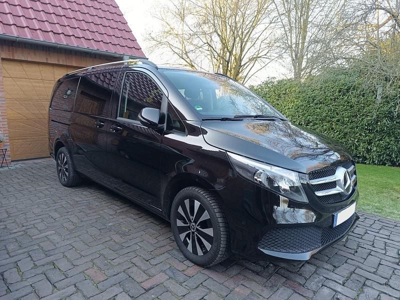 Gebraucht Mercedes V220 Edition 163 PS (119 kW) 2024 Schwarz Van / Kleinbus