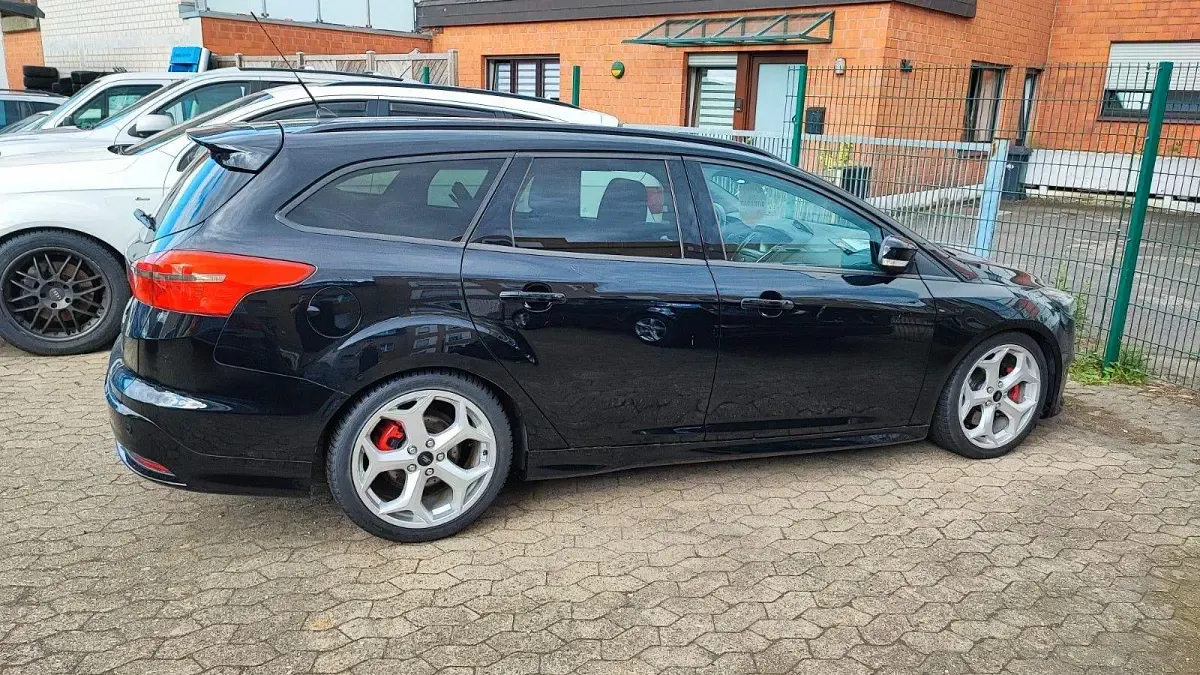 Gebraucht Ford Focus ST 250 PS (183 kW) 2016 Schwarz Kombi