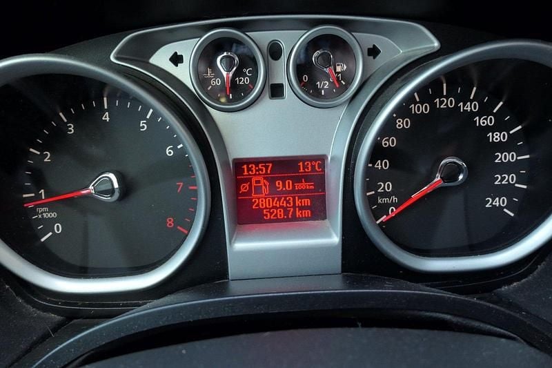 Usata Ford Focus 101 CV (74 kW) 2010 Nero Station wagon