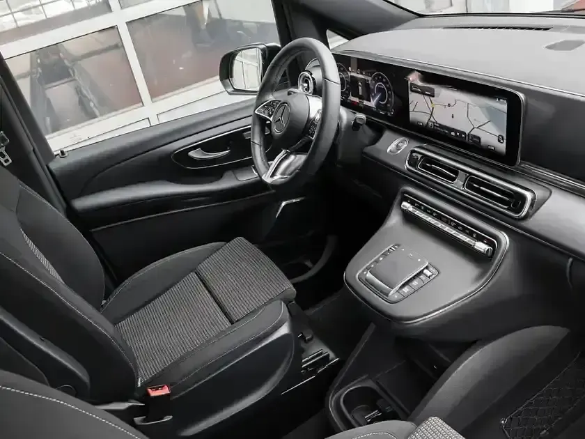 Gebraucht Mercedes EQV300 150 kW (204 PS) 2025 Alpingrau Van / Kleinbus