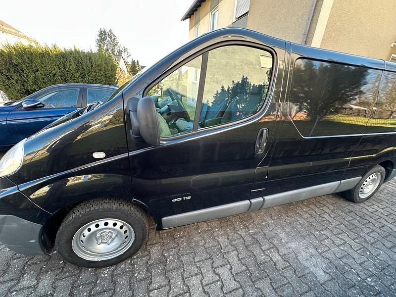 Gebraucht Renault Trafic 115 PS (84 kW) 2011 Schwarz Van / Kleinbus