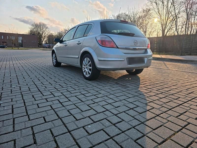 Gebraucht Opel Astra 105 PS (77 kW) 2004 Silber Kleinwagen