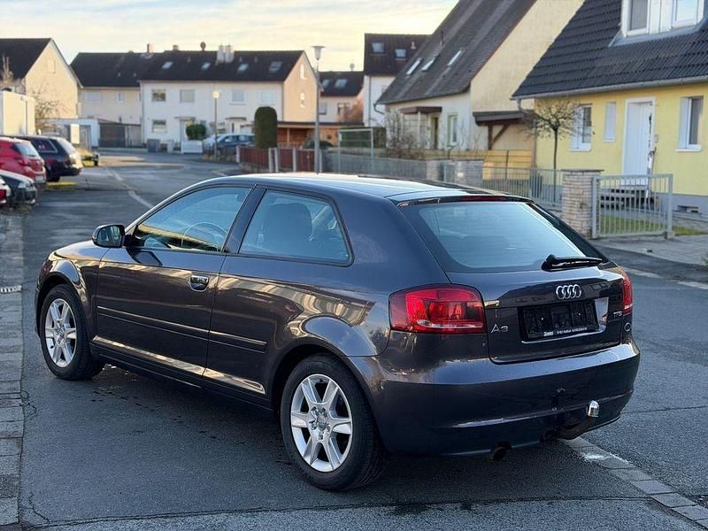 Gebraucht Audi A3 Attraction 105 PS (77 kW) 2012 Grau Limousine