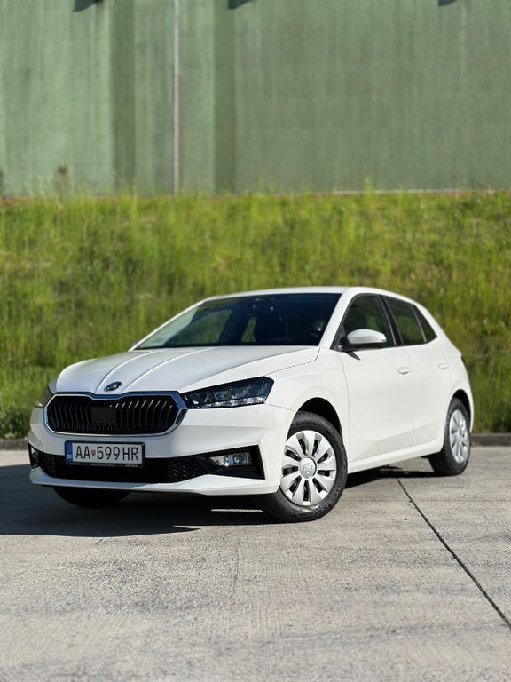 Weiß Gebraucht 2024 Skoda Fabia Drive Limousine | 13.900 € (Superpreis) - Bild 1/4
