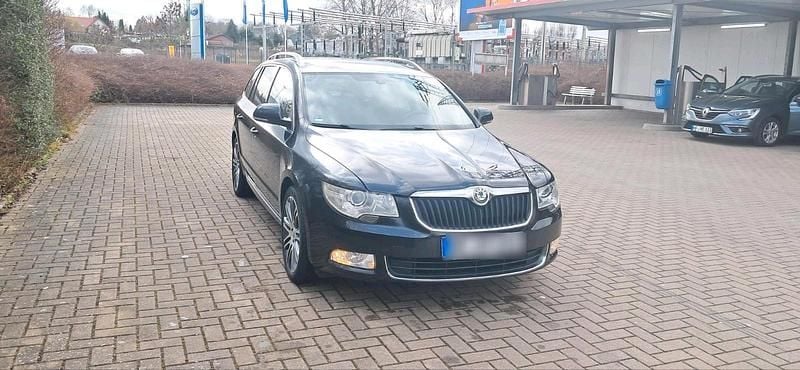 Gebraucht Skoda Superb 170 PS (125 kW) 2012 Schwarz Kombi
