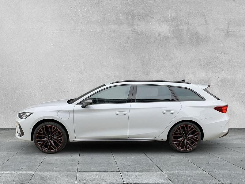 Neu Cupra Leon VZ 272 PS (200 kW) 2025 Glacial weiß metallic Limousine