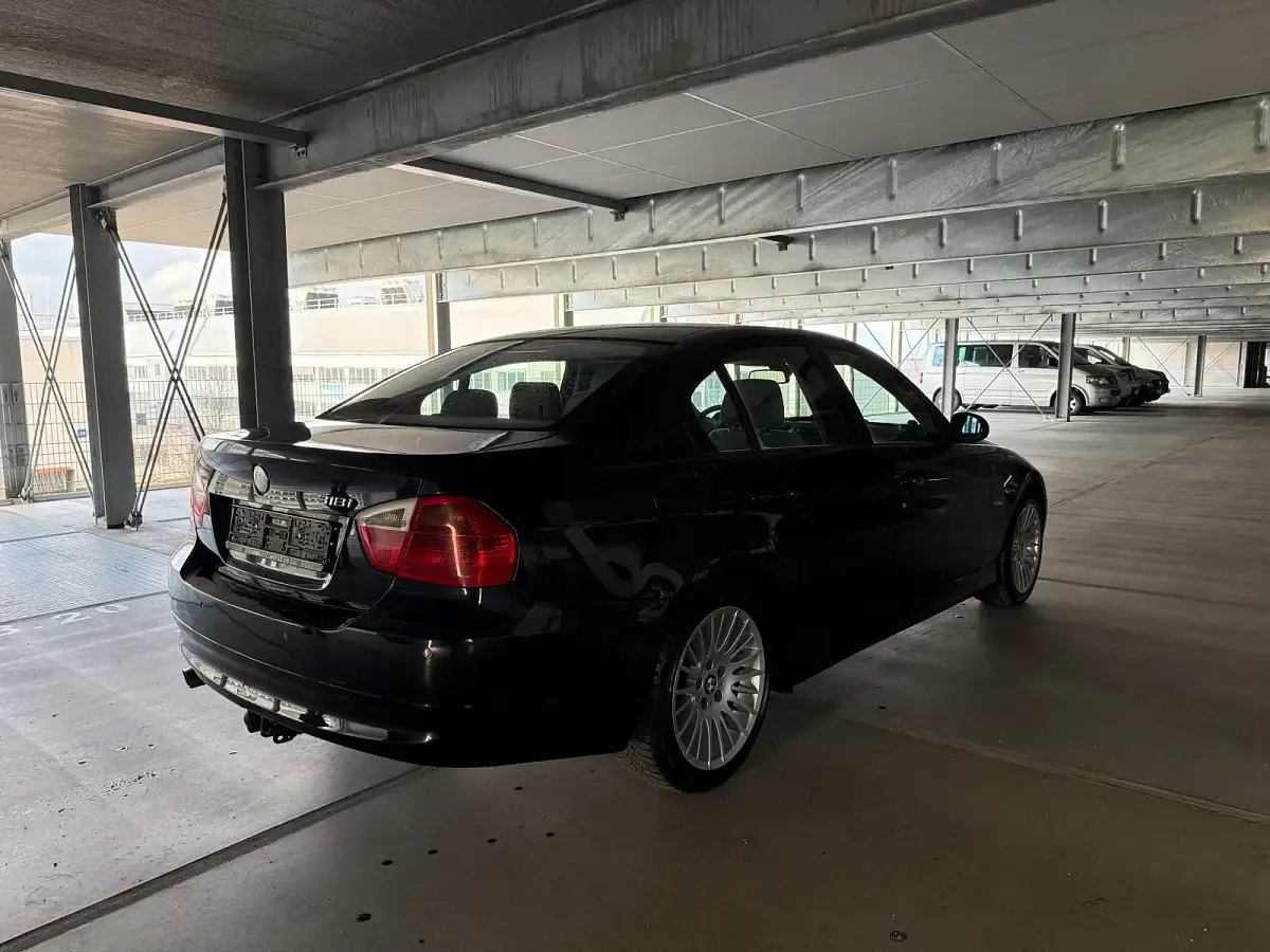 Gebraucht BMW 318 129 PS (94 kW) 2006 Schwarz Limousine