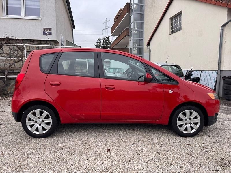 Gebraucht Mitsubishi Colt Invite 95 PS (69 kW) 2009 Rot Kleinwagen