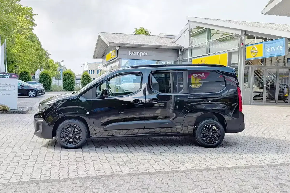 Gebraucht Citroën Berlingo 131 PS (96 kW) 2024 Schwarz metallic Van / Kleinbus