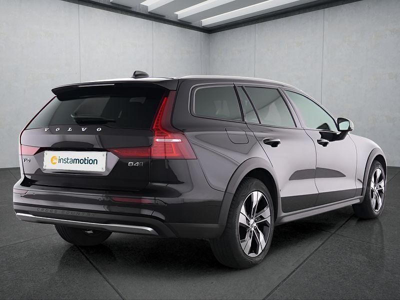 Gebraucht Volvo V60 CC 197 PS (144 kW) 2023 Schwarz Kombi