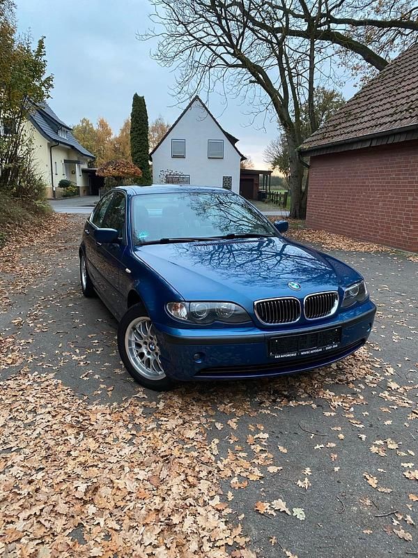 Blau Gebraucht 2002 BMW 320 Limousine | 4.150 € (Guter Preis) - Bild 1/4