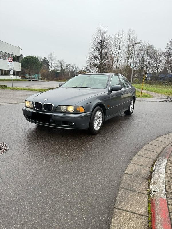 Grau Gebraucht 2003 BMW 520 Sport Line Limousine | 3.499 € (Guter Preis) - Bild 1/4