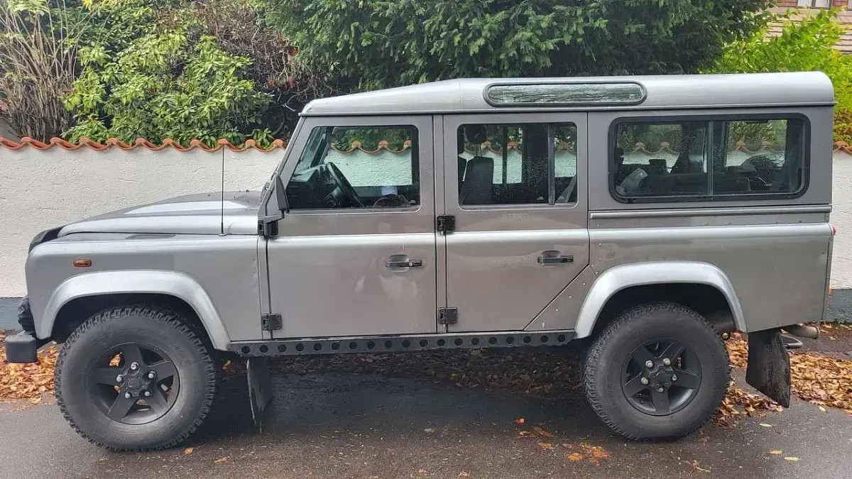 Gebraucht Land Rover Defender SE 122 PS (89 kW) 2012 Grau Kombi
