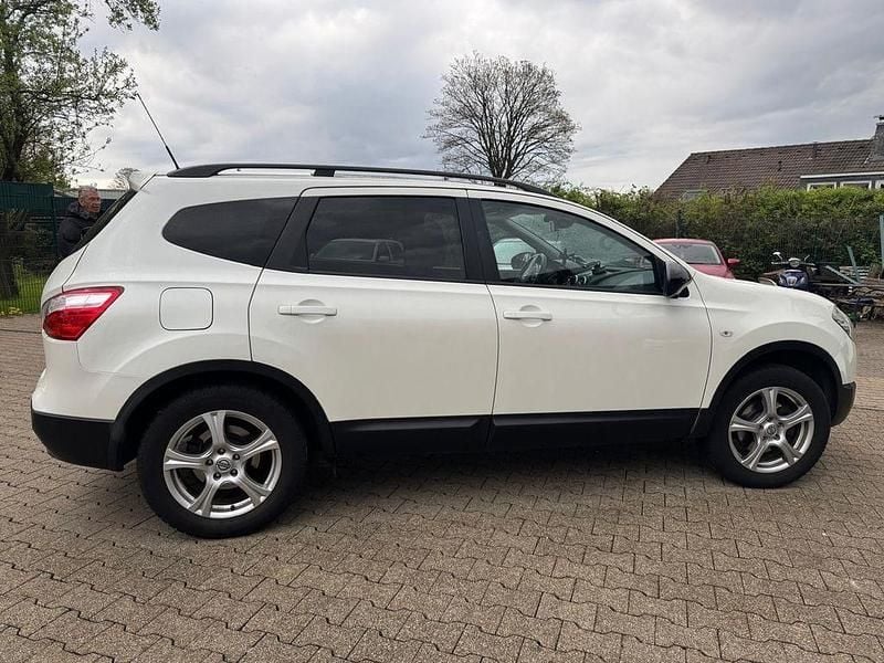 Weiß Gebraucht 2013 Nissan Qashqai +2 Acenta SUV | 8.200 € (Fairer Preis) - Bild 1/4