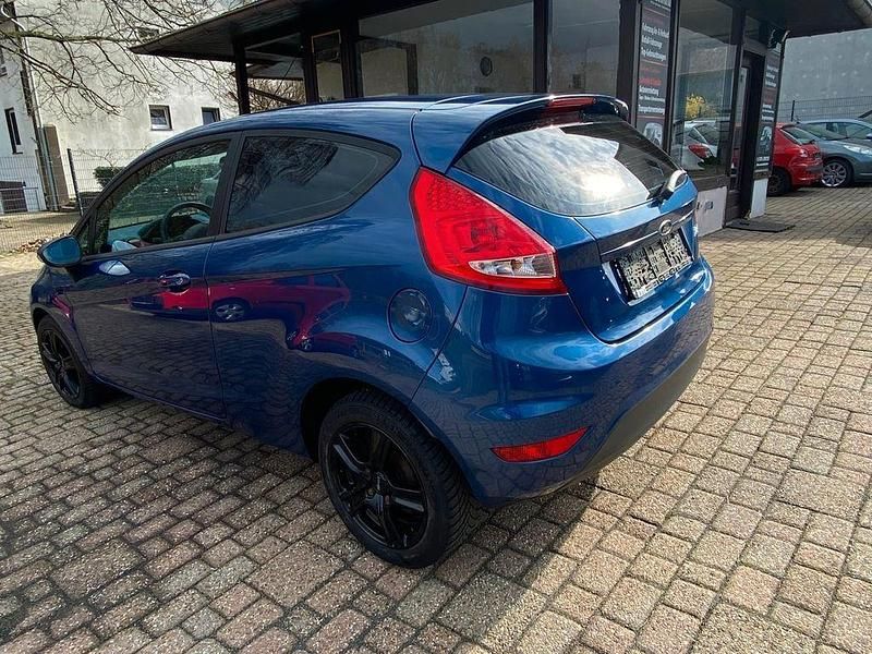 Gebraucht Ford Fiesta Titanium 82 PS (60 kW) 2009 Blau Kleinwagen