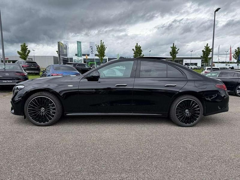 Gebraucht Mercedes E300 AMG 313 PS (230 kW) 2025 Metalliclack obsidianschwarz Limousine