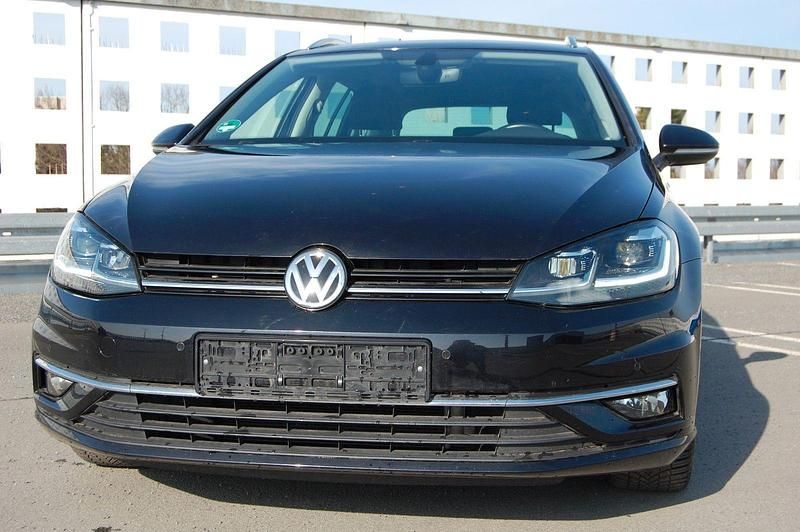 Gebraucht VW Golf VII Highline 125 PS (91 kW) 2018 Schwarz Kombi