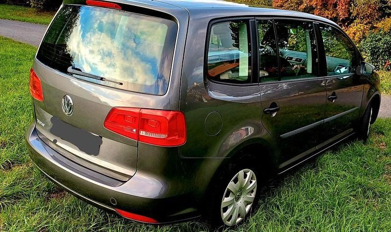 Gebraucht VW Touran 105 PS (77 kW) 2014 Braun Van / Kleinbus