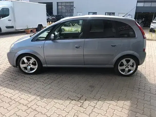 Gebraucht Opel Meriva Cosmo 101 PS (74 kW) 2004 Silber Van / Kleinbus