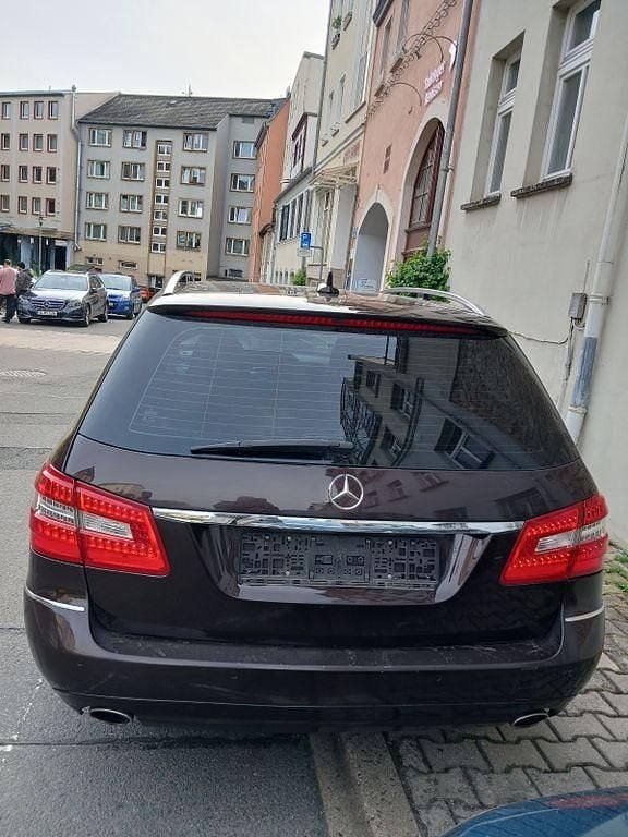 Gebraucht Mercedes E300 Elegance 231 PS (169 kW) 2010 Braun Limousine