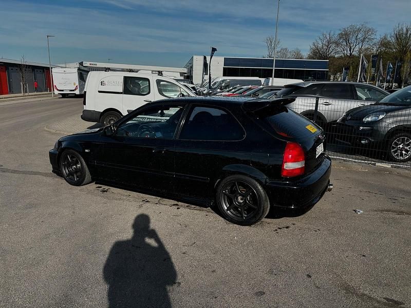Gebraucht Honda Civic 160 PS (117 kW) 1998 Schwarz Kleinwagen