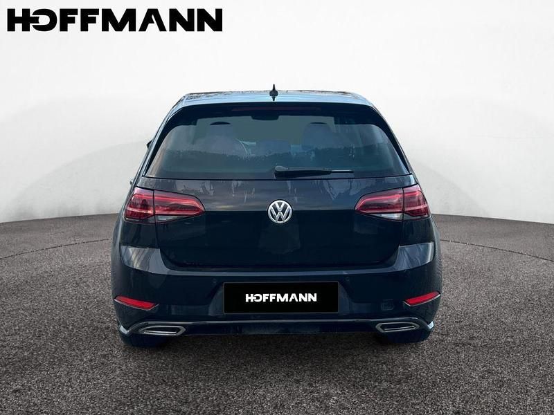 Gebraucht VW Golf VII Highline 150 PS (110 kW) 2019 Deep black pearlescent Limousine