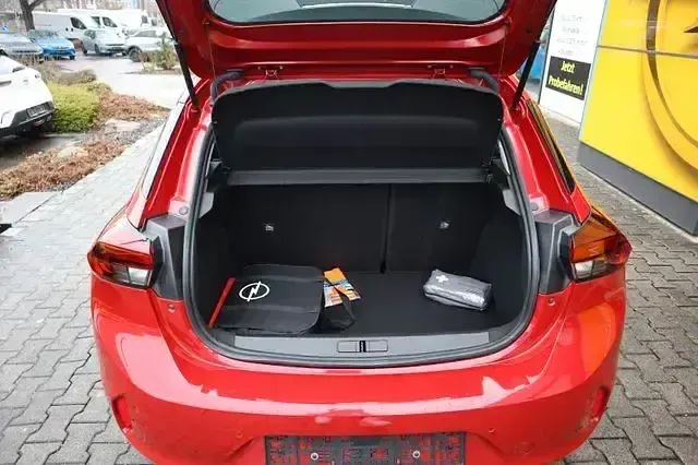 Usado Opel Corsa-e Edition 100 kW (136 HP) 2023 Vermelho Citadino