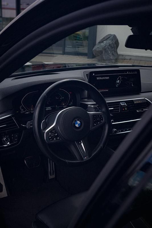 Gebraucht BMW 530 M Performance 286 PS (210 kW) 2021 Schwarz Kombi