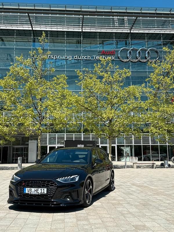 Schwarz Gebraucht 2022 Audi S4 Business Kombi | 51.000 € - Bild 1/4