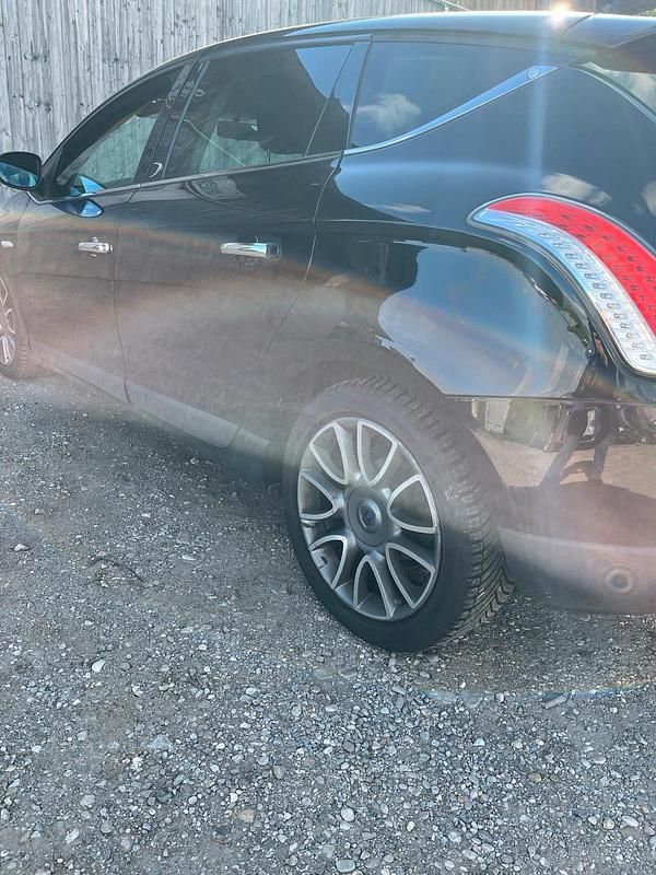 Gebraucht Lancia Delta 120 PS (88 kW) 2010 Schwarz Kleinwagen