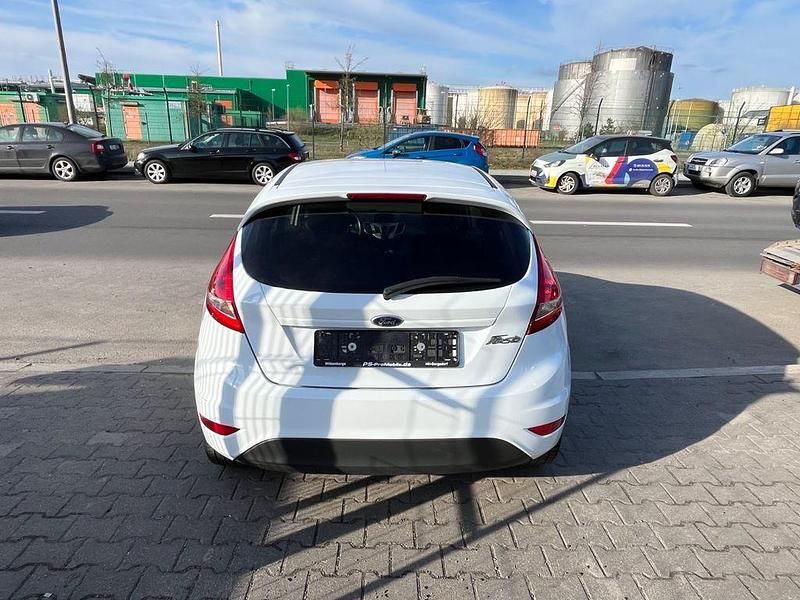 Gebraucht Ford Fiesta Viva 82 PS (60 kW) 2011 Weiß Kleinwagen