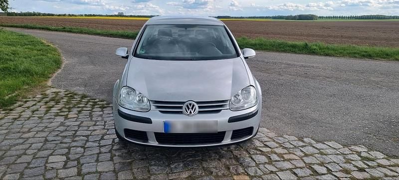 Silber Gebraucht 2004 VW Golf V Kleinwagen | 1.200 € (Guter Preis) - Bild 1/4